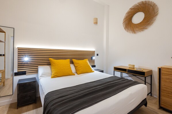 Iron/ironing board, free WiFi, bed sheets - The Blasco Ibañez Apartment 01 by Florit Flats (Valencia)