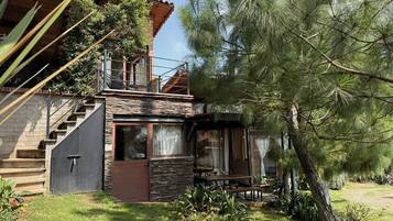 Signature Cabin | Terrace/patio