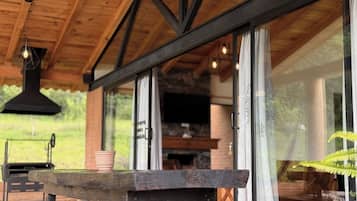 Comfort Cabin | Individually furnished, laptop workspace, bed sheets