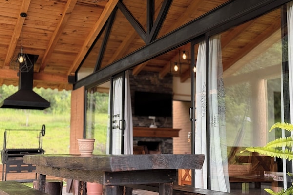 Hytte – comfort | Individuelt innredet, skrivebord for bærbar PC og sengetøy