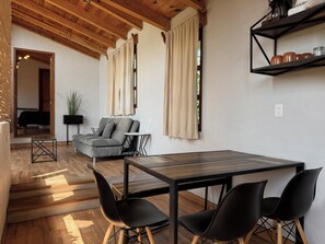 Signature Cabin | Private kitchen | Full-size fridge, dishwasher, coffee/tea maker, cookware/dishes/utensils - Cabañas Santa Fe Tapalpa (Tapalpa)