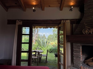 Traditional Cabin | 2 bedrooms, individually furnished, laptop workspace, bed sheets