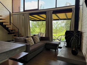 Premier Cabin | Living area | 40-inch flat-screen TV with cable channels, fireplace - Cabañas Santa Fe Tapalpa (Tapalpa)