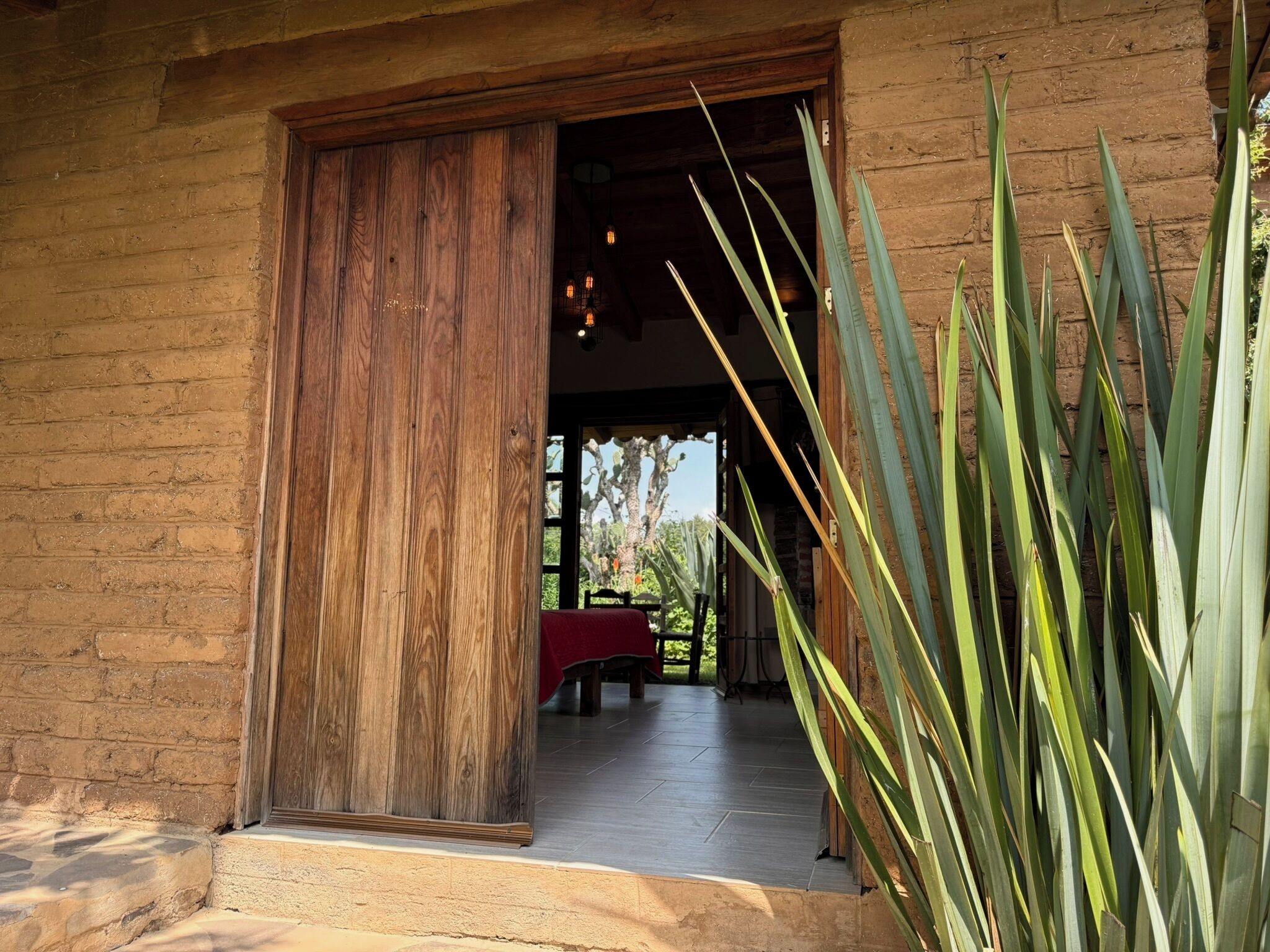 Cabaña tradicional | Muebles diferentes, espacio para trabajar con laptop y ropa de cama 