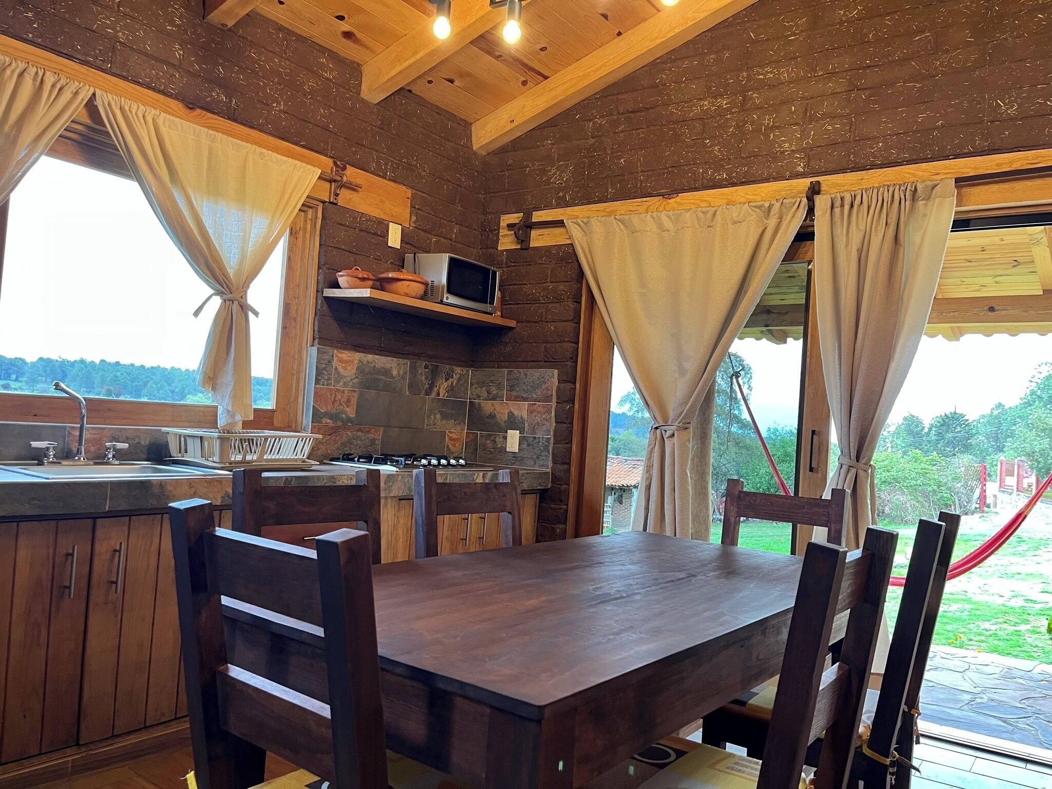 Cabaña familiar | Cocina privada | Refrigerador con congelador, lavavajillas y cafetera y tetera 