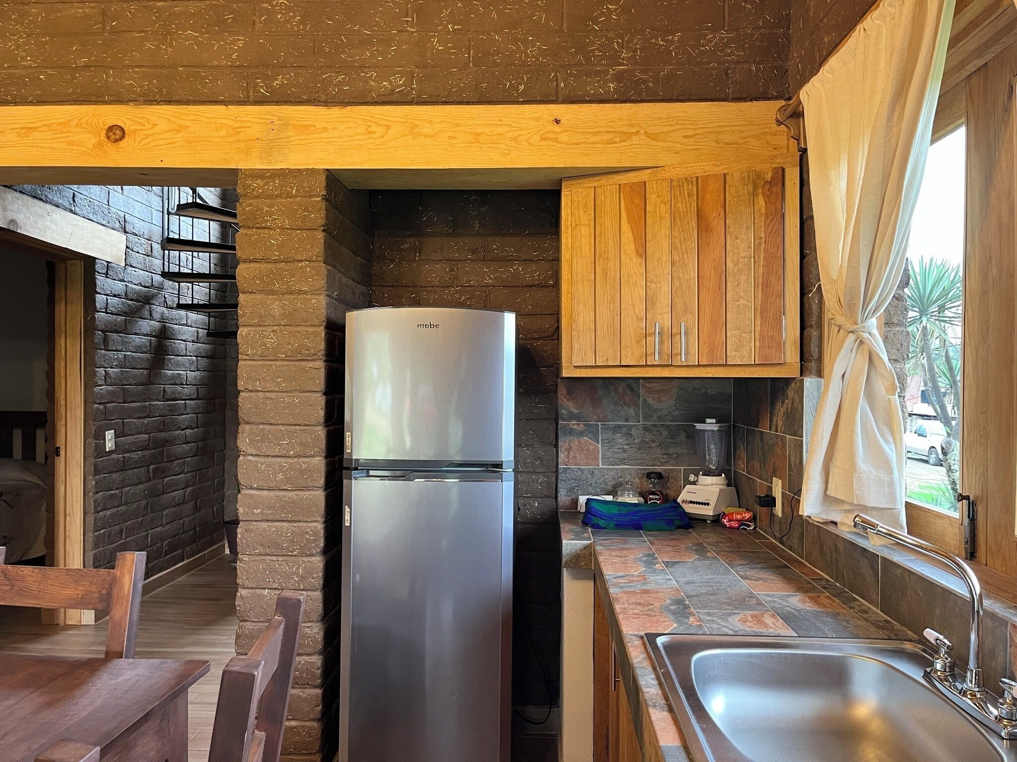 Perhemökki | Yksityinen keittiö | Täysikokoinen jääkaappi, astianpesukone, kahvin-/teenkeitin