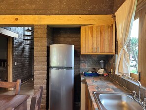 Family Cabin | Private kitchen | Full-size fridge, dishwasher, coffee/tea maker, cookware/dishes/utensils - Cabañas Santa Fe Tapalpa (Tapalpa)