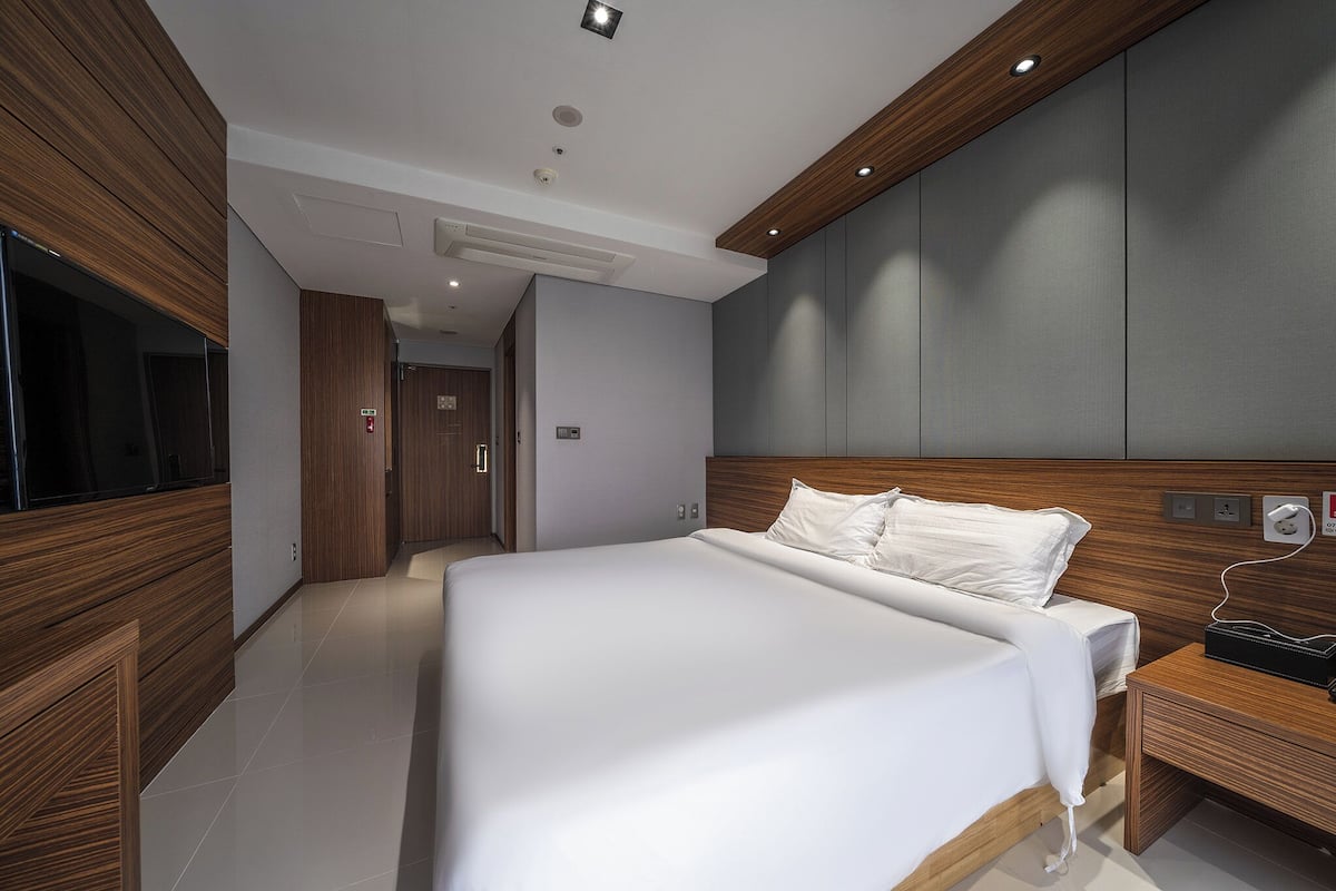 Habitación doble superior, 1 cama Queen size, vista al océano | Escritorio y wifi gratis