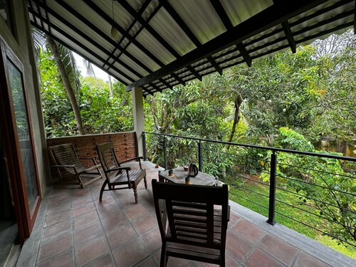 The Cinnamon Cottage