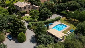 A villa with a swimming pool, surrounded by lush greenery and a well-maintained garden. - 'Ca'n Pont' with Mountain Views, Private Pool and Wi-Fi (Illes Balears)