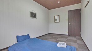 1 bedroom, desk, free WiFi, bed sheets