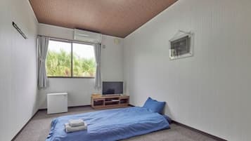 1 bedroom, desk, free WiFi, bed sheets