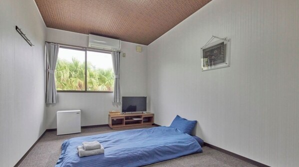 1 bedroom, desk, free WiFi, bed sheets