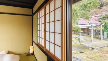 1 bedroom, desk, free WiFi, bed sheets