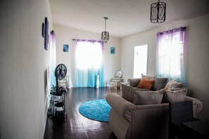 Apartamento, 2 quartos, para fumantes, terraço | Área de estar