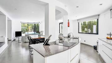 Villa (5 Bedrooms) | Interior