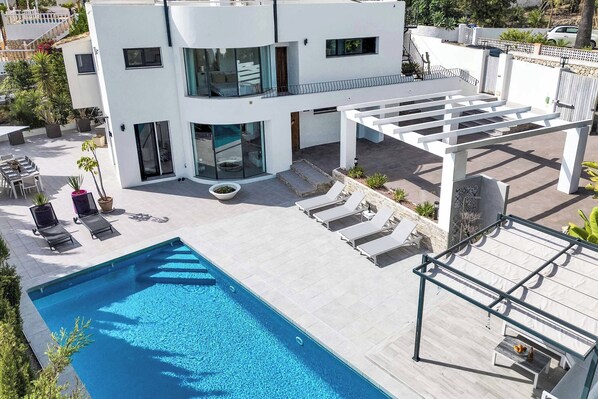 Villa (5 Bedrooms) | Exterior