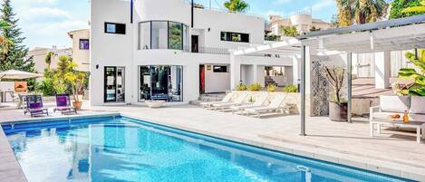 Villa (5 Bedrooms) | Fasade