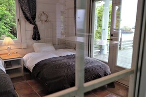 1 soverom, skrivebord, wi-fi (inkludert) og sengetøy