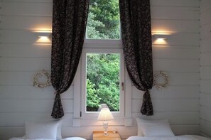 1 bedroom, desk, free WiFi, bed sheets
