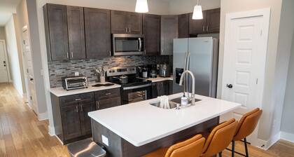 Dolly's NashPad! Beautiful 3BD, 3BT Home