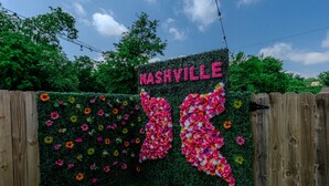 A wooden fence with a floral arrangement and a sign reading "Nashville".
