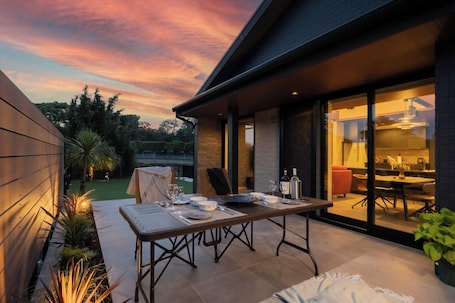 Outdoor dining. AZULChikura 4 minute walk to the sea pets allowe / Minamiboso Chiba