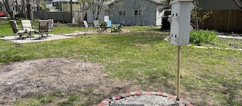 Lovely 2 BR 2BA, Close to Mayo and trails