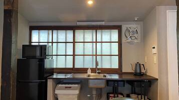 雪櫃、微波爐、廚房用具/餐具/器皿