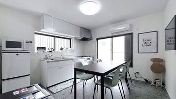 Fridge, microwave, stovetop, cookware/dishes/utensils