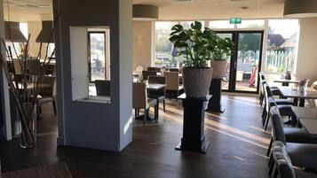 Villa | Dining