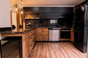 Private kitchen - Terrific Provenza 2-bedroom apt. with AC, WiFi. Parque Lleras (Medellín)