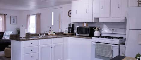 Micro-ondas, fogão, cooktop, toalhas de papel