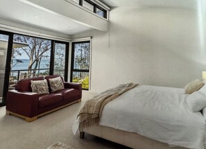 3 bedrooms, iron/ironing board, travel cot, free WiFi