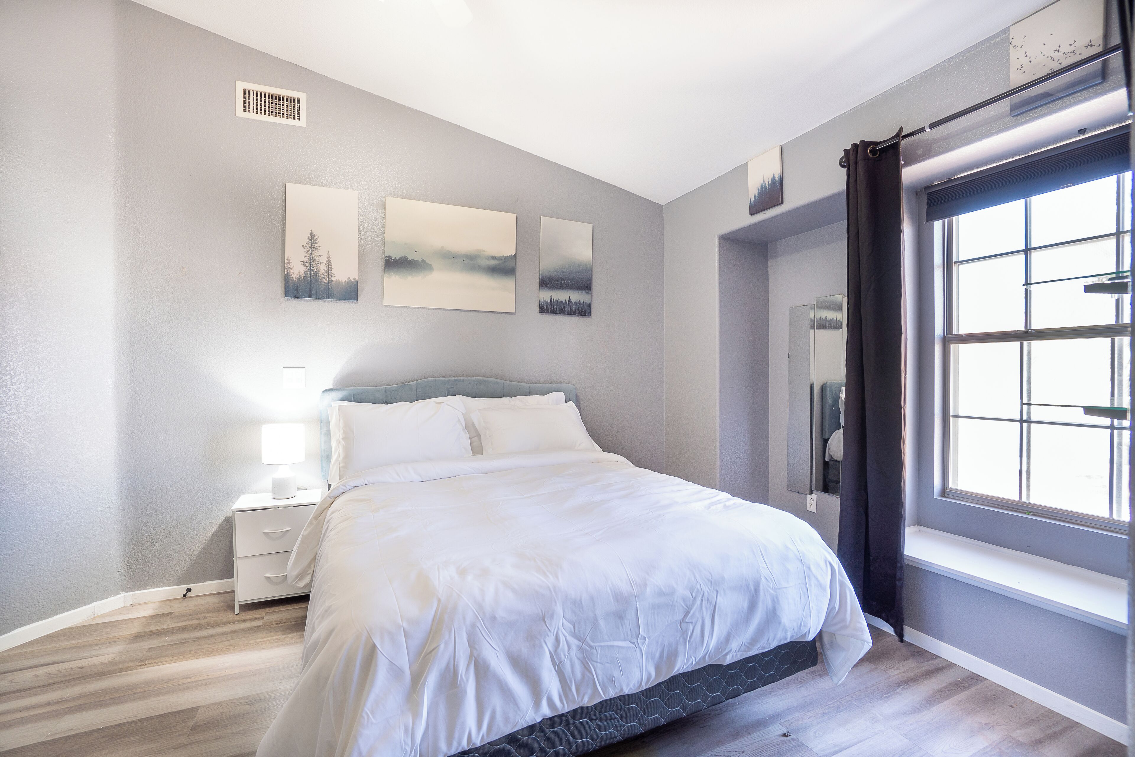 3 bedrooms, desk, iron/ironing board, WiFi