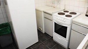 A compact kitchen with a refrigerator, stove, oven, and microwave. - House - Sleeps 5, Private Garden & Free Parking (London)