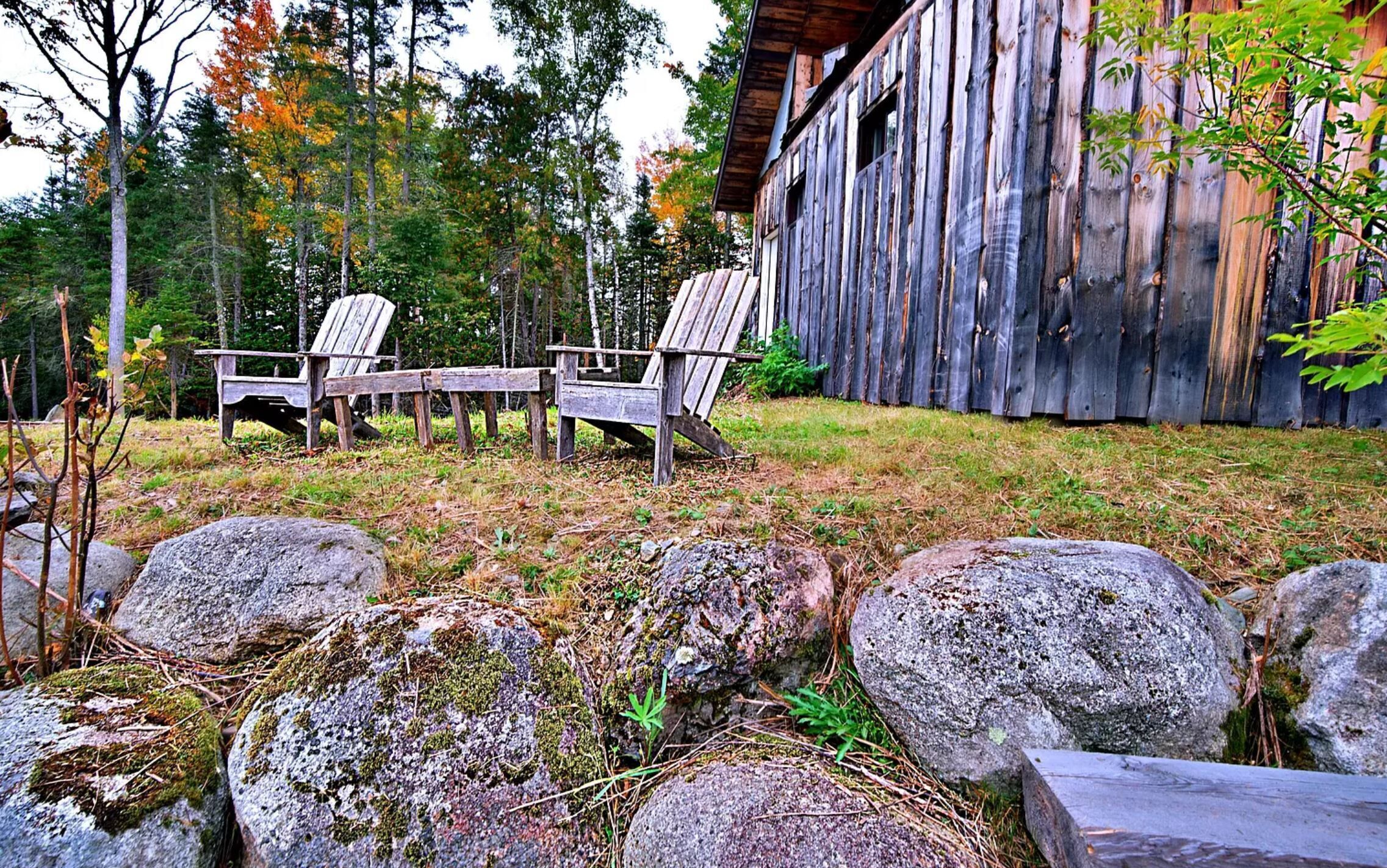 Central yet quiet Log Cabin on 4 acres with laundry, kitchen, bathroom and sauna