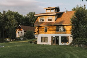 Exterior - Central yet quiet Log Cabin on 4 acres with laundry, kitchen, bathroom and sauna (Holden)
