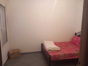 4 bedrooms, bed sheets