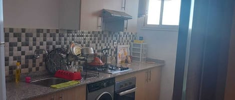 Refrigerador, microondas, horno, placa de cocina
