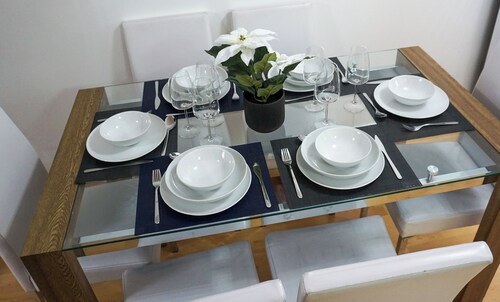 Biz & Fam Sleeps 7 Wigan w/ Parking, Self-Check-in