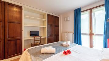 3 Schlafzimmer, Schreibtisch, Bügeleisen/Bügelbrett, kostenloses WLAN