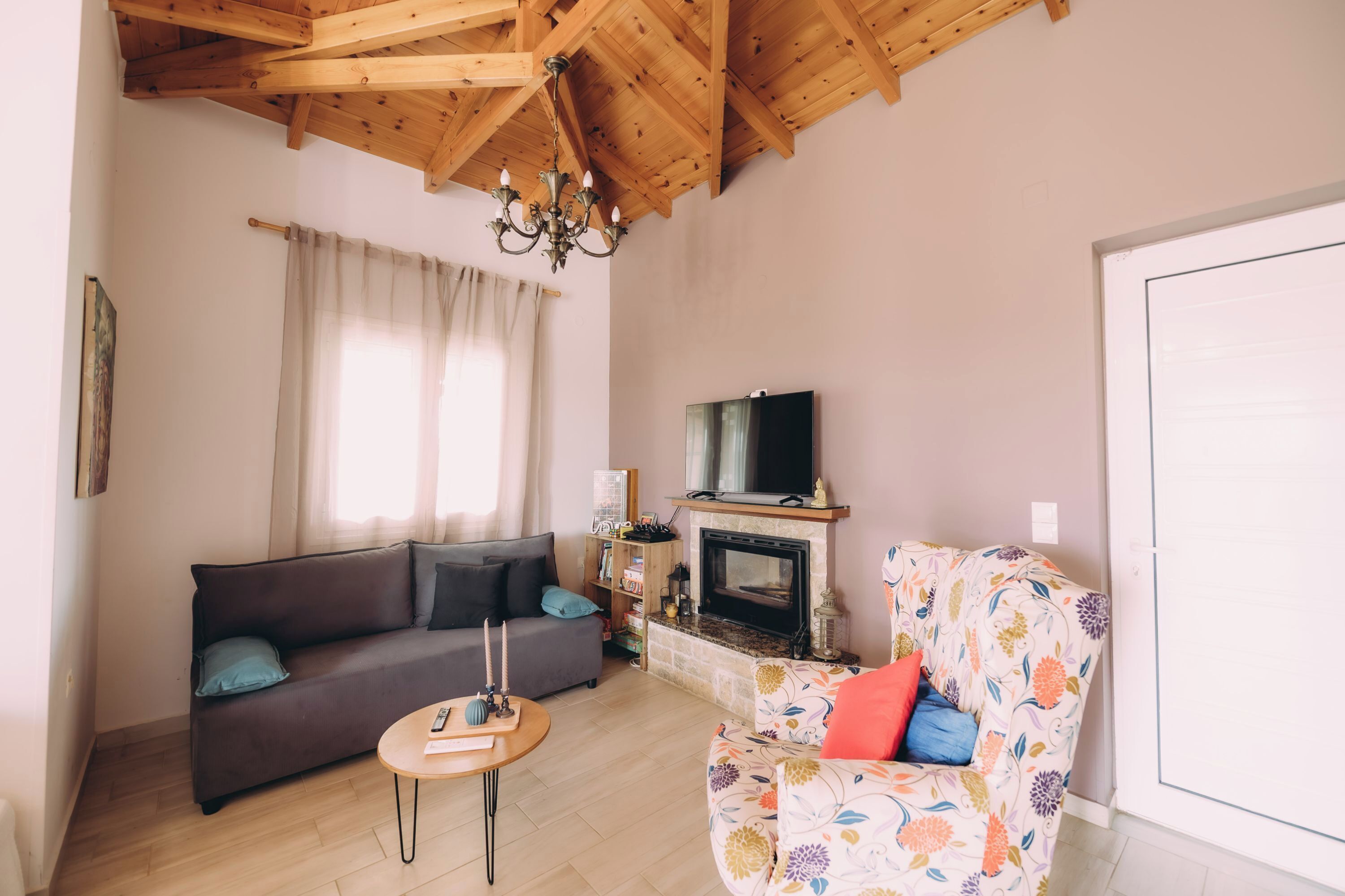 TV, fireplace, stereo