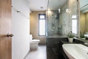 Premier Double Room, Non Smoking, City View | Bathroom - Hi Sotel (Bangkok)