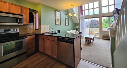 Comfortable Loft With Golf Course View