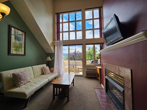 Comfortable Loft -310