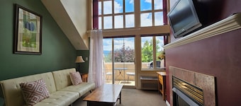 Comfortable Loft -310