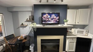 Interior - Quiet Studio on Golf Course - 212B (Kelowna)