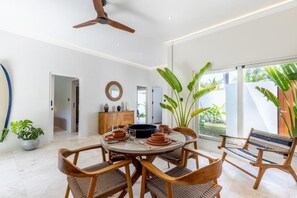 Villa Deluxe, 2 camere da letto, piscina privata, vista giardino | Sala da pranzo