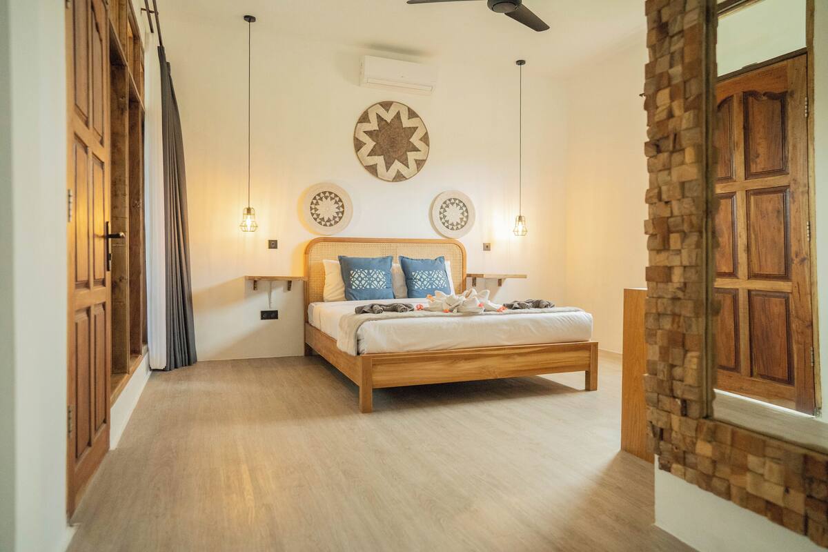 Deluxe Room | Select Comfort beds, desk, laptop workspace, WiFi (free)